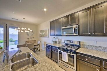 Visalia Home W/ Yard: 4 Mi To Downtown!