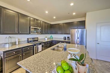 Visalia Home W/ Yard: 4 Mi To Downtown!