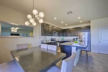 Visalia Home W/ Yard: 4 Mi To Downtown!