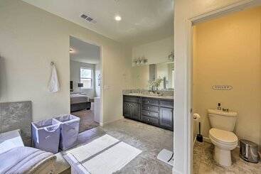 Visalia Home W/ Yard: 4 Mi To Downtown!