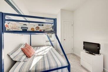 Cozy Wells Cottage W/ Pool Access: 1 Mi To Beach!