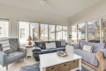 Cozy Wells Cottage W/ Pool Access: 1 Mi To Beach!