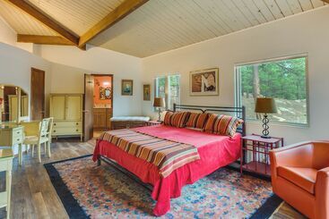 کلبه Angel Fire Home W/ Deck ~ 3 Mi To Ski Resort!
