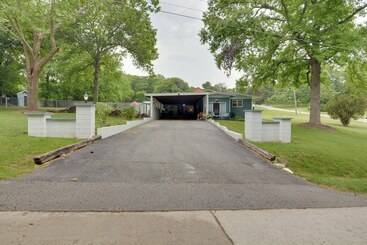 Bright Springfield Home: Walk To Nature Center!