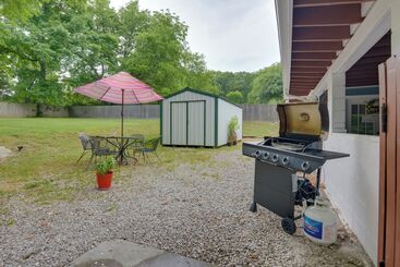 Bright Springfield Home: Walk To Nature Center!