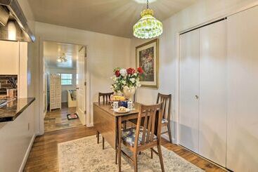 Bright Springfield Home: Walk To Nature Center!