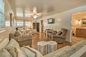 Bright Springfield Home: Walk To Nature Center!