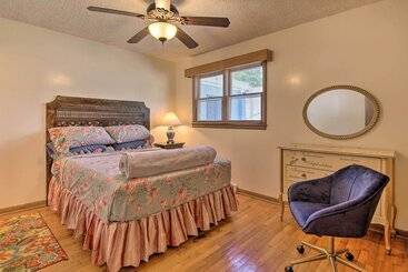Bright Springfield Home: Walk To Nature Center!