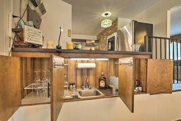 Bright Springfield Home: Walk To Nature Center!