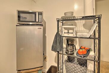 Bright Springfield Home: Walk To Nature Center!