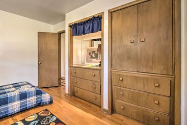 Bright Springfield Home: Walk To Nature Center!