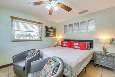 بيت ريفى Canalfront Retreat W/ Heated Pool & Hot Tub!