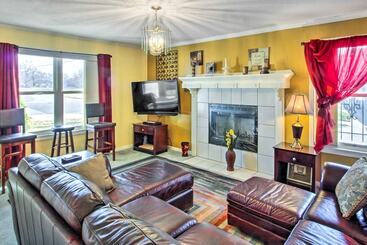 Central Kansas City Home < 3 Mi To Downtown!