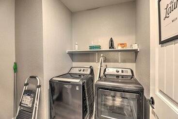 Charming Home Near Austin W/ Grill & Porch!