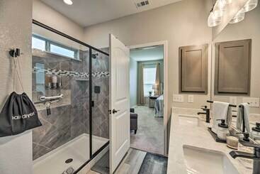 Charming Home Near Austin W/ Grill & Porch!