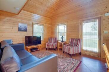 بيت ريفى Cozy Columbia Cabin W/ Shared Lake Dock!