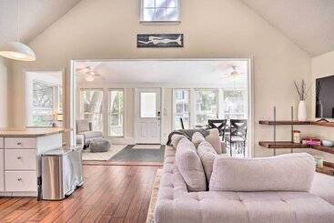 Cozy Home W/ Yard ~ 9 Mi To Dtwn Charleston!