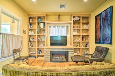 Cozy Las Cruces Gem: Fire Pit, Patio & Views!
