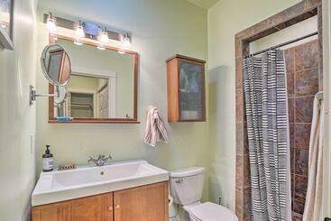 Cozy Las Cruces Gem: Fire Pit, Patio & Views!
