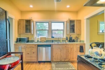 Cozy Las Cruces Gem: Fire Pit, Patio & Views!