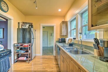 Cozy Las Cruces Gem: Fire Pit, Patio & Views!