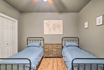 Cozy Las Cruces Gem: Fire Pit, Patio & Views!