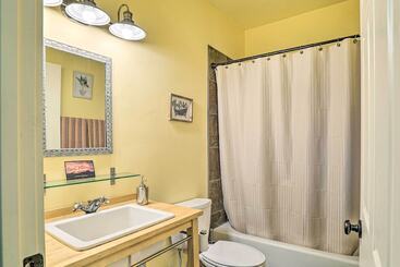 Cozy Las Cruces Gem: Fire Pit, Patio & Views!