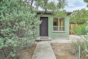 Cozy Las Cruces Gem: Fire Pit, Patio & Views!