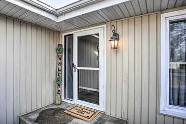 Family Friendly Springfield Home W/ Yard!
