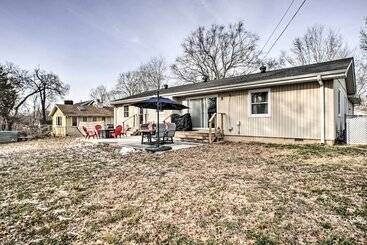 Family Friendly Springfield Home W/ Yard!