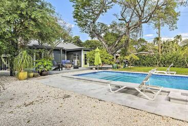 کلبه Fort Lauderdale Home W/ Heated Saltwater Pool!