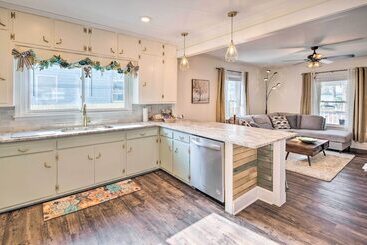 Greenville Escape W/ Deck + Fire Pit!