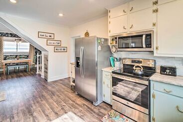 Greenville Escape W/ Deck + Fire Pit!