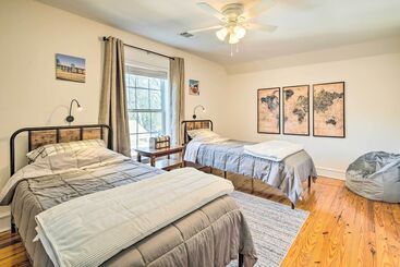 Greenville Escape W/ Deck + Fire Pit!