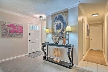 Huge Lutz Family Retreat W/ Game Room & Pool!