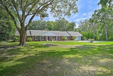 Huge Lutz Family Retreat W/ Game Room & Pool!