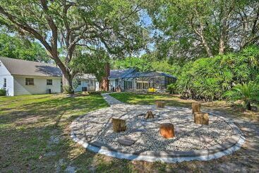 Huge Lutz Family Retreat W/ Game Room & Pool!