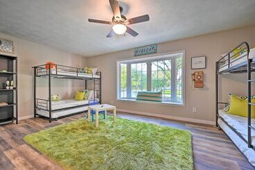 Huge Lutz Family Retreat W/ Game Room & Pool!