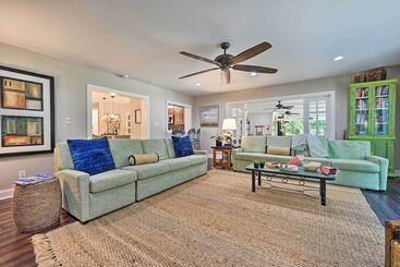 Huge Lutz Family Retreat W/ Game Room & Pool!