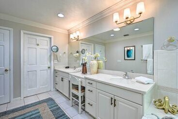 Huge Lutz Family Retreat W/ Game Room & Pool!