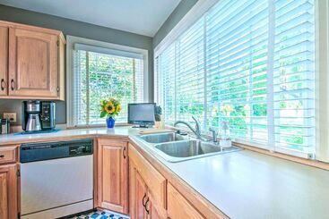 Idyllic Springfield Haven W/ Screened Porch!