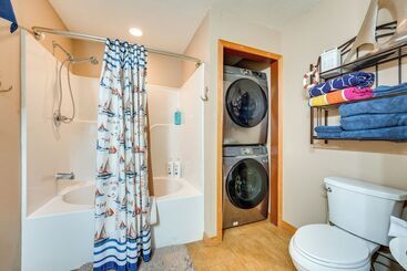 Lake View Home In Blue Eye W/ Hot Tub & Fire Pit!