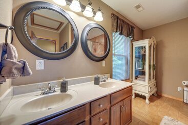 Lake View Home In Blue Eye W/ Hot Tub & Fire Pit!