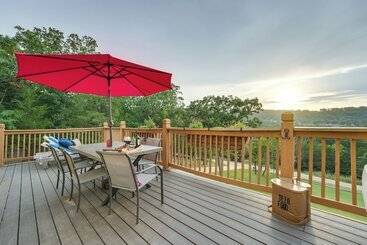 Lake View Home In Blue Eye W/ Hot Tub & Fire Pit!