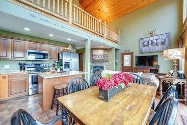 Lake View Home In Blue Eye W/ Hot Tub & Fire Pit!