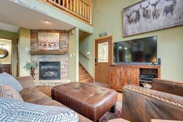 Lake View Home In Blue Eye W/ Hot Tub & Fire Pit!