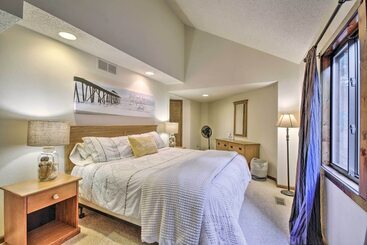 별장 Lakefront Home In The Woods W/ Community Pool!