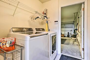 Luxe Terra Verde Villa W/ Theater: 6 Mi To Disney!