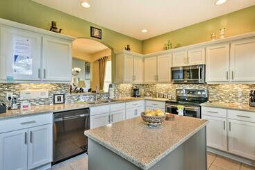 Luxe Terra Verde Villa W/ Theater: 6 Mi To Disney!