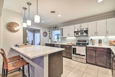 Mid Century Modern Escape In Central Lakeland!